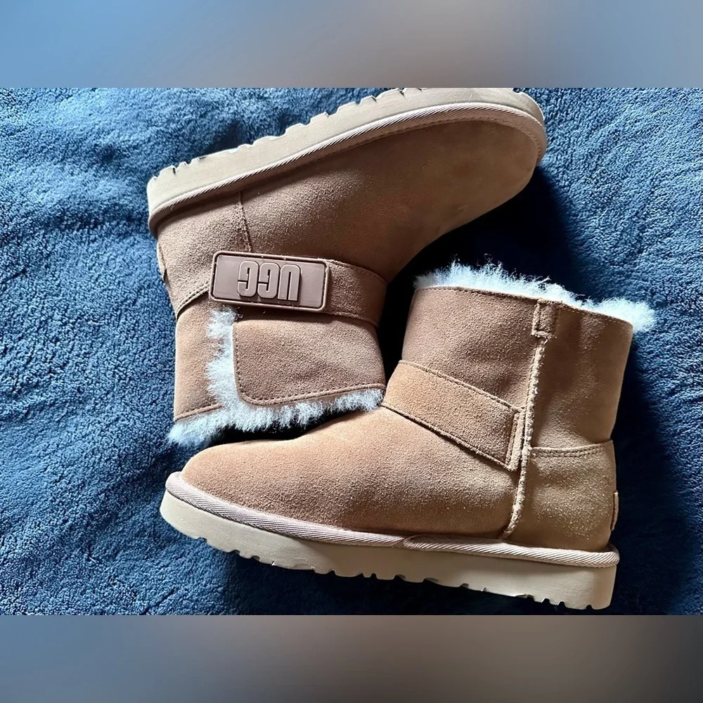 NIB UGG Bailey Mini Logo Strap Bootie - Size Womens 5 - Color Brown - Picture 10 of 13